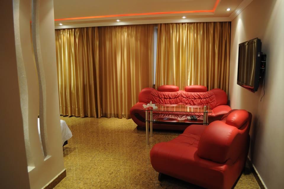יירבאן Hotel Apollon מראה חיצוני תמונה