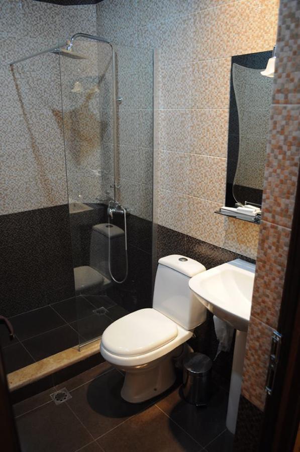 יירבאן Hotel Apollon מראה חיצוני תמונה