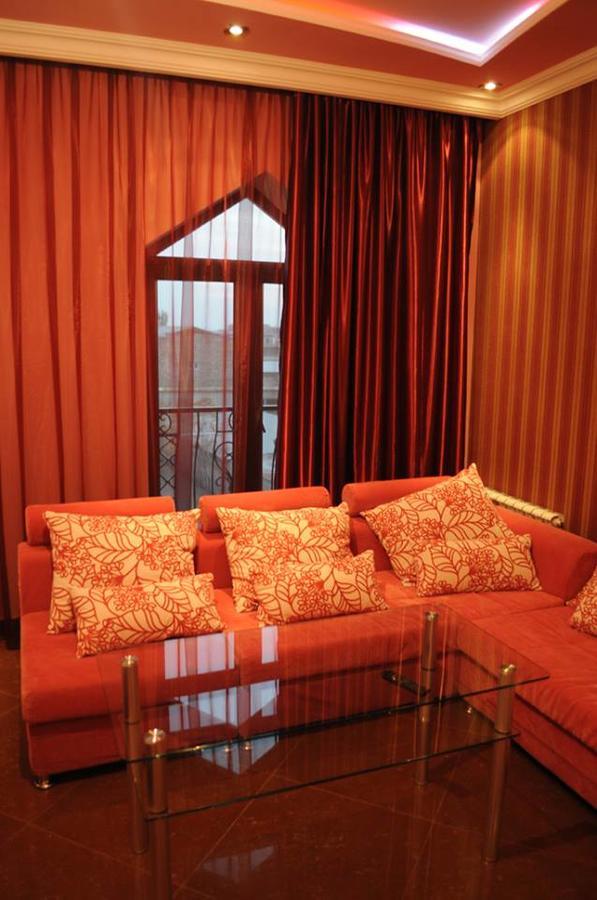 יירבאן Hotel Apollon מראה חיצוני תמונה