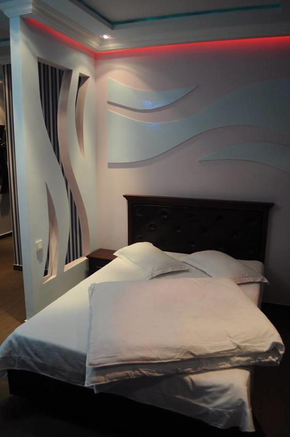 יירבאן Hotel Apollon מראה חיצוני תמונה