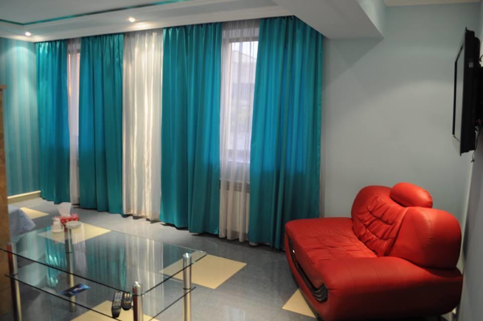 יירבאן Hotel Apollon מראה חיצוני תמונה